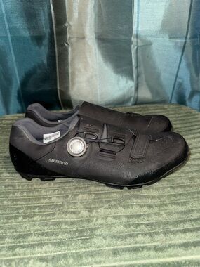 Shimano Black Men’s Athletic Cycling Shoes with Dial Closure